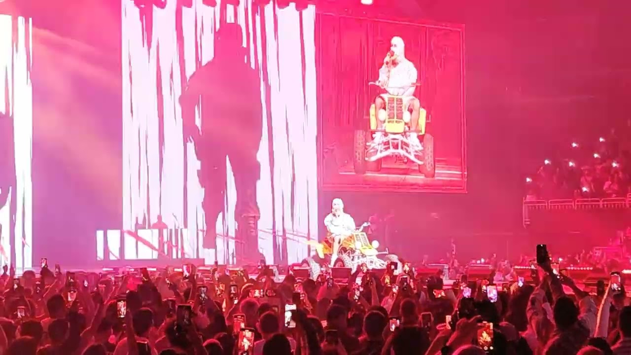Anuel canta 47 en concierto