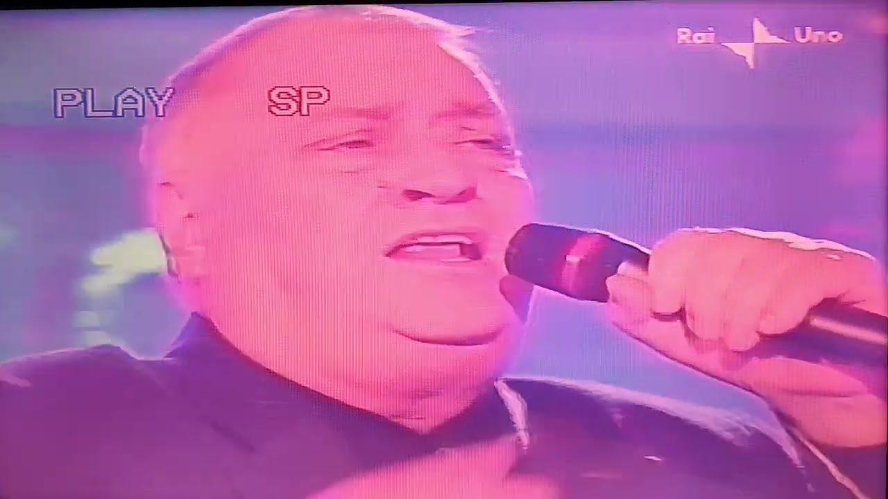 Mario Merola ospite a 'Domenica in',ed.2001/2002.(Qualità video non ottimale)