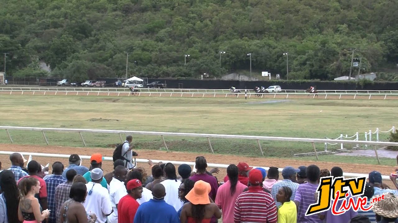 ST  MOOSE WINS FIRST LEG OF TRIPLE CROWN AT ELLIS THOMAS DOWNS