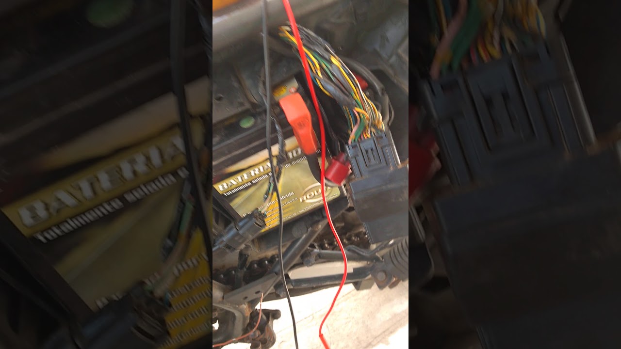 Bomba de combustível da XRE, defeito localizado conectores dos cabos em baixo do tanque oxidado.