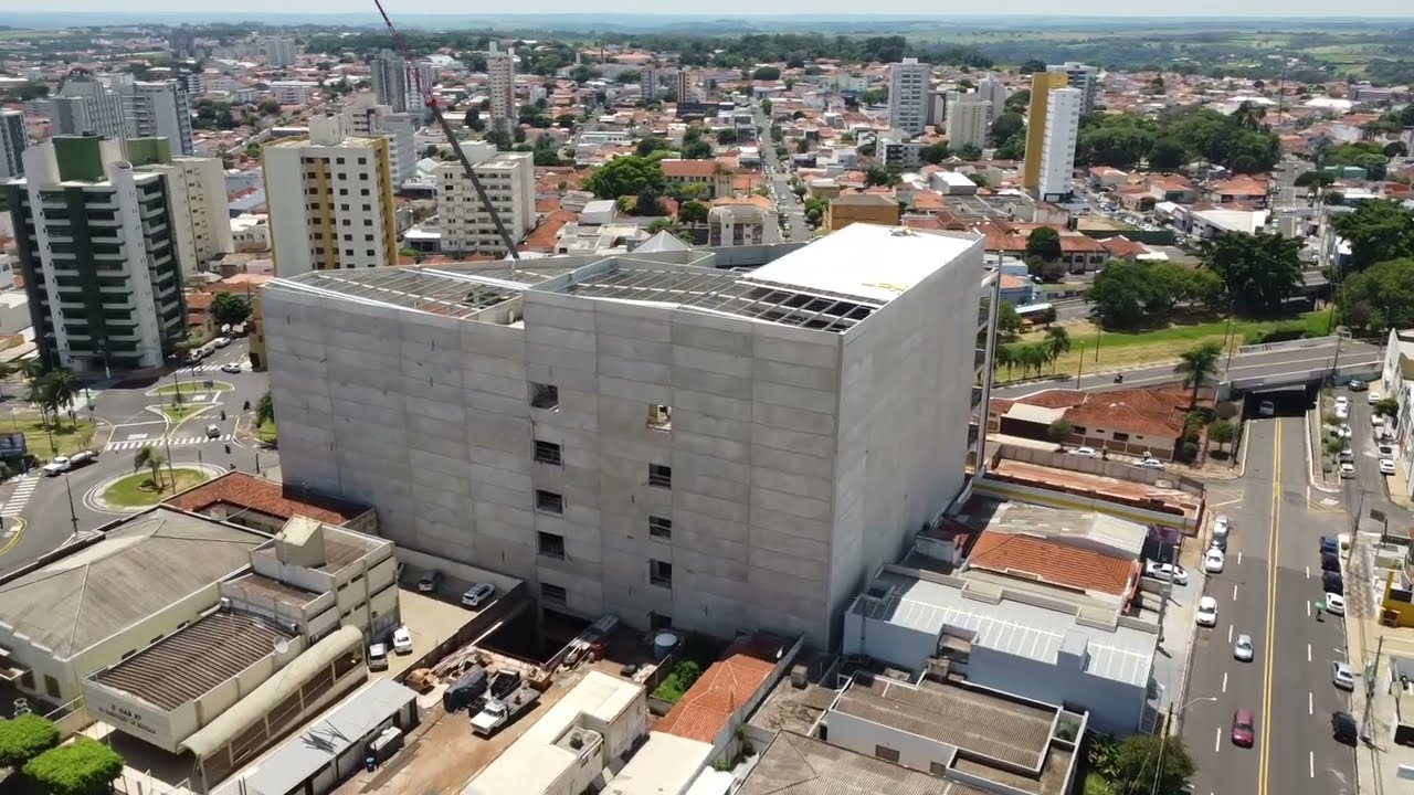 AGORA VAI,OLHA O TAMANHO DO GUINCHO QUE CHEGOU PARA RETOMAR AS OBRAS NO BOULEVARD MARÍLIA SHOPPING!