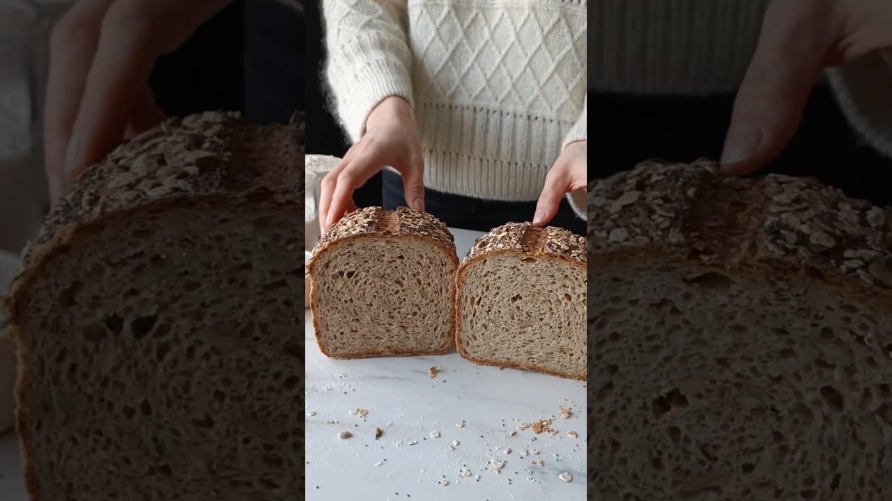 Delicious gluten-free seeded sandwich bread, perfect for breakfast and all types of sandwiches! 🤎