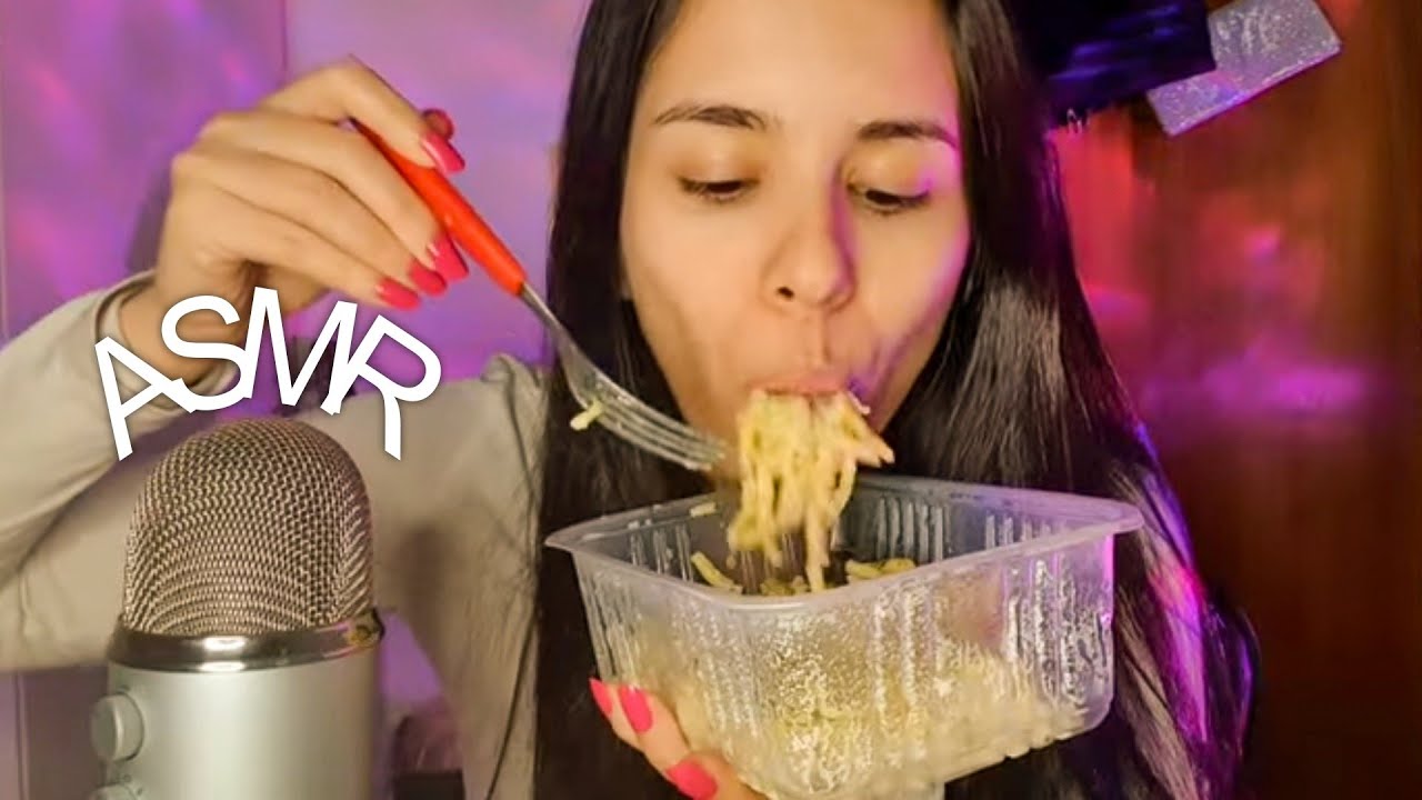 ASMR COMENDO MACARRÃO COM QUEIJO (BOM CUSTO BENEFÍCIO DO IFOOD 😋)