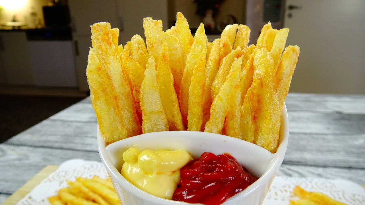 Cartofi prajiti ca la fast-food. Cea mai buna  varianta sanatoasa de gatit  este  acasa.