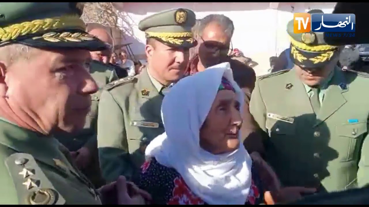 السلطات الامنية ووالي غليزان يقدمان واجب العزاء لعائلة شهيد الواجب ابراهيم بن عدة
