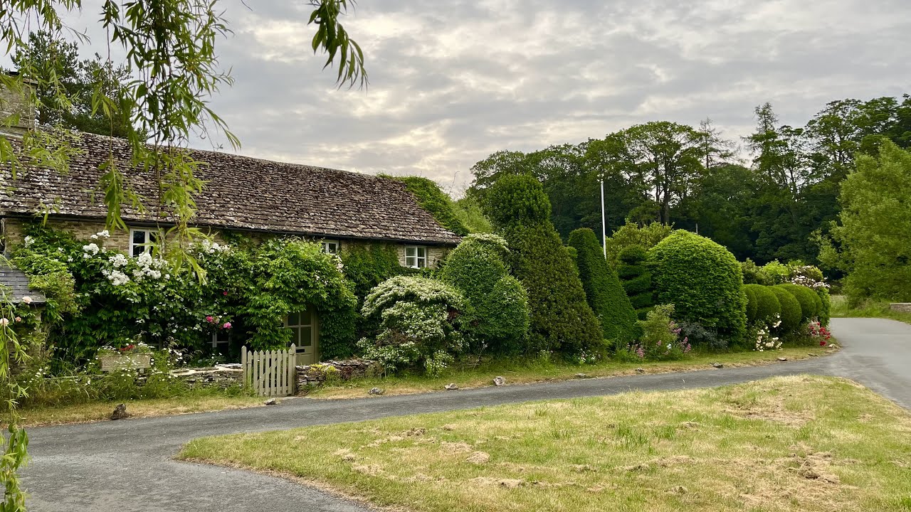 A Sunrise Stroll through Eastleach Village in the COTSWOLDS
