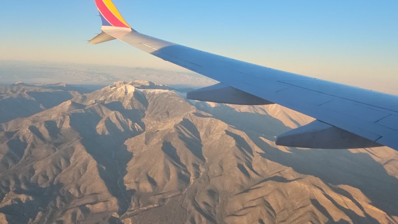 Beautiful Mountain View and smooth landing at Las Vegas