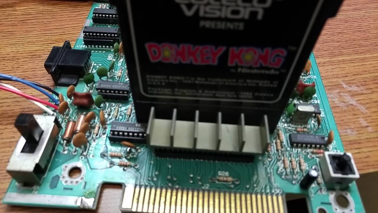 Как починить неработающую материнскую плату Colecovision.
