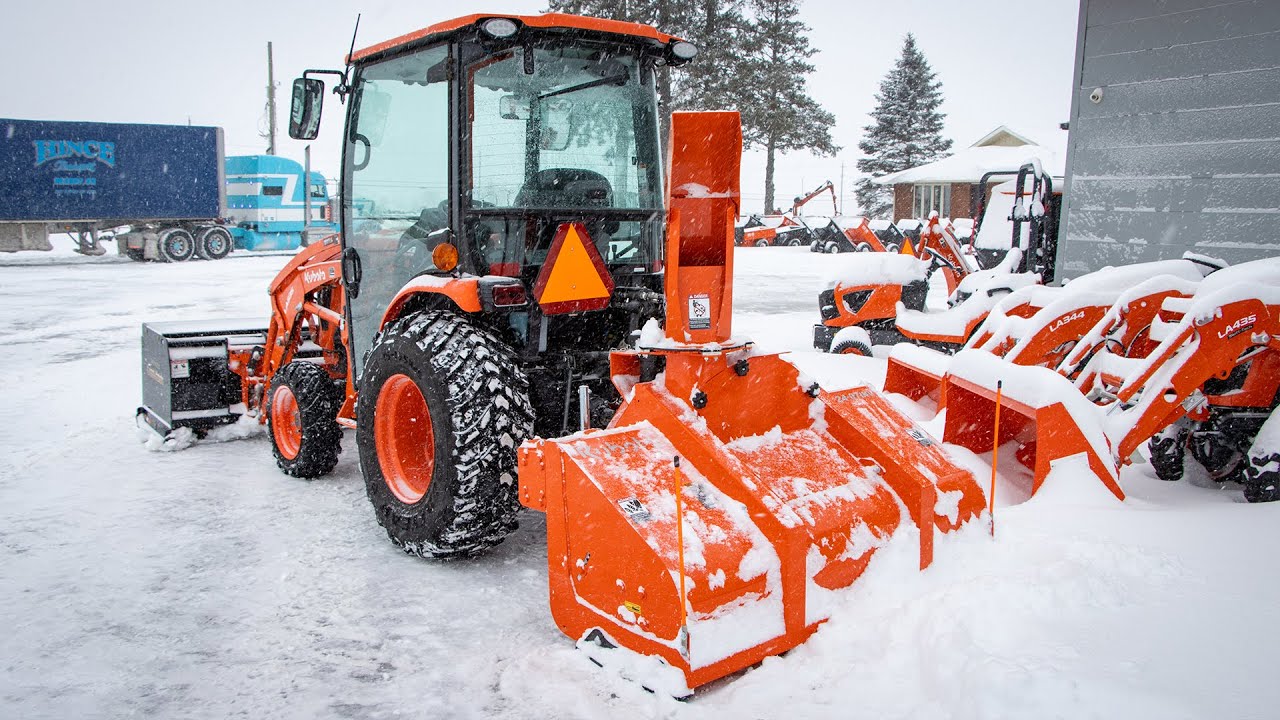 Гибридный перевернутый снегоочиститель Kubota K64-24-07 в действии!