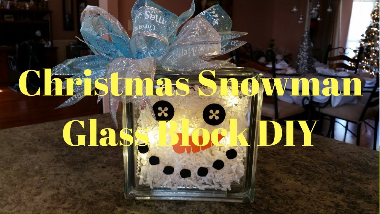 Рождественский снеговик из стеклянных блоков своими руками