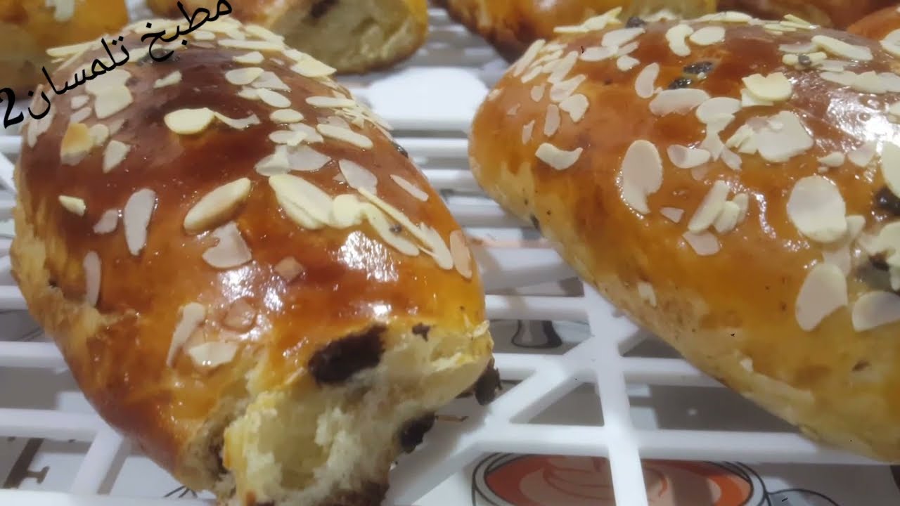 مطبخ تلمسان2: #بريوش_قطني#بريوش_حبيبات_الشوكولا#بريوش_خفيف هشيش😋ولا اروع ولا اسهل😎#Brioche_chocolat#