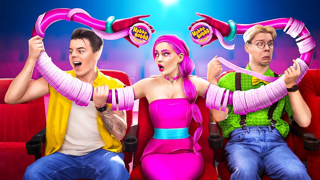 Estudantes Atleta vs Nerd no Cinema! Mamãe Pernas Longas e Huggy Wuggy na Vida Real!