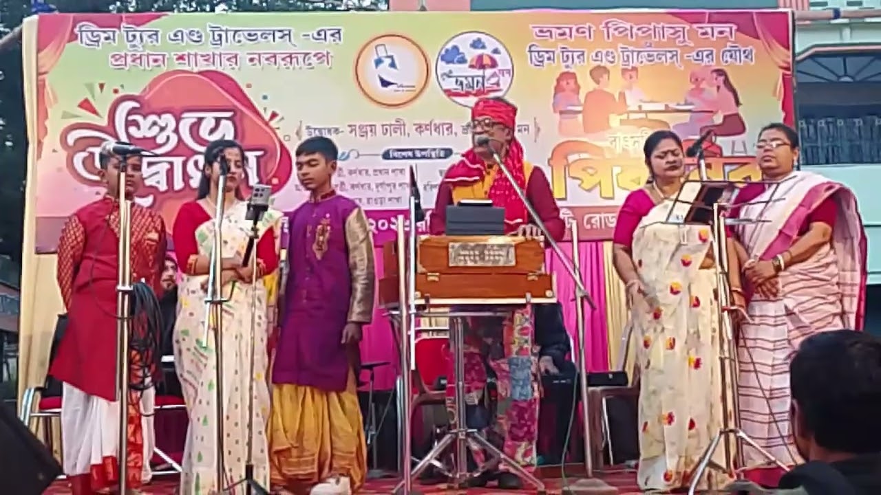 গ্রামের নওজোয়ান হিন্দু মুসলমান। 