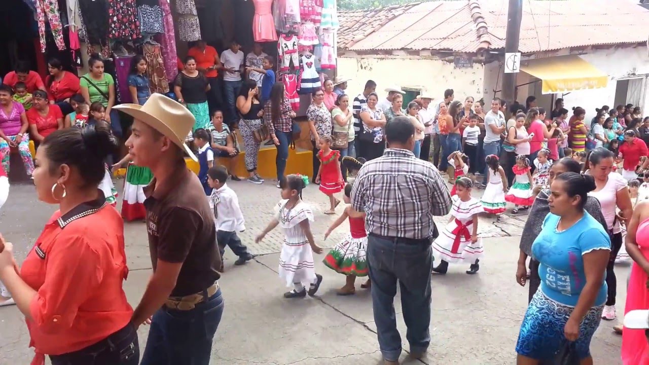 DESFILE 30 DE SEPTIEMBRE 2015 PURUARAN MICHOACAN