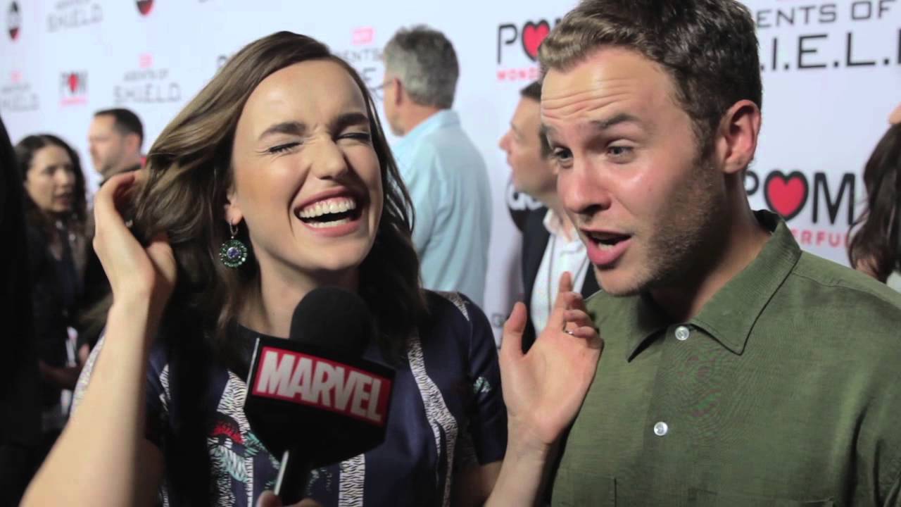 Iain de Caestecker & Elizabeth Henstridge – Marvel’s Agents of S.H.I.E.L.D. on the Red Carpet