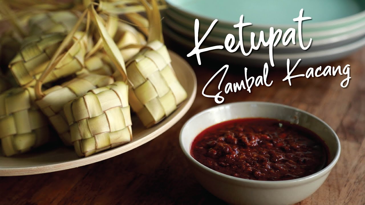 Ketupat dan Kuah Kacang adalah menu yang wajib ada bila hari raya