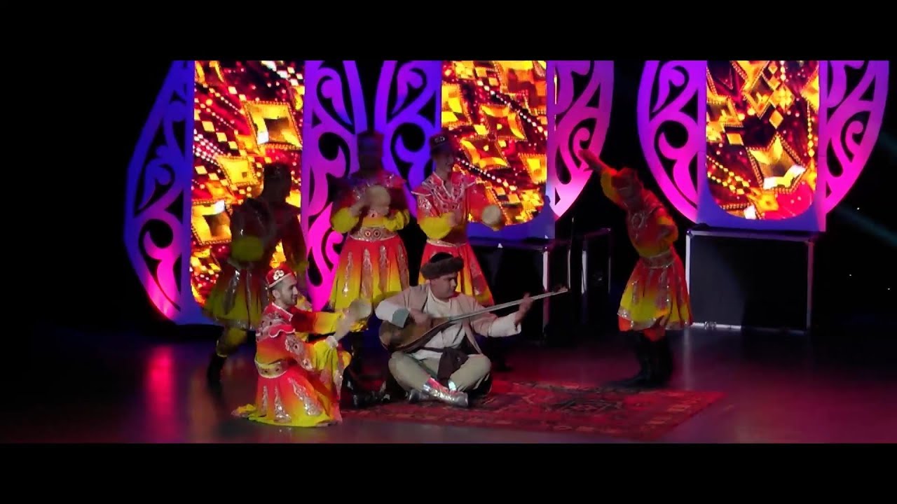 Adil Qari - Хотән хәлиқ нахшиси.