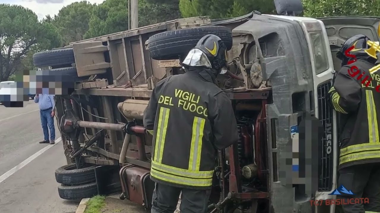 TG7 Basilicata News Matera. Autofurgone cassonato si ribalta rovinosamente