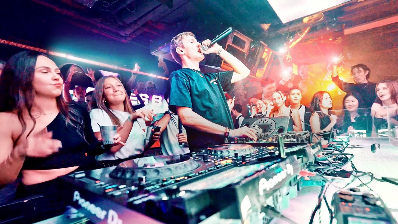 Charles B Techno & Eurodance set in Shanghai