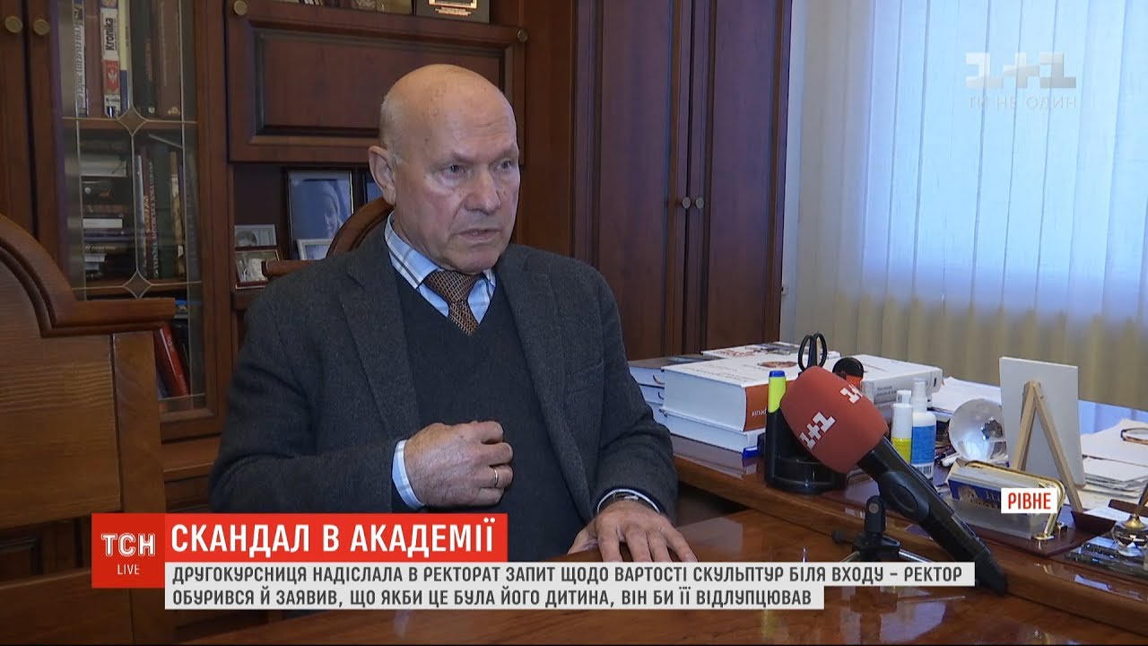 Жарт чи грубість: в Острозькій академії між ректором і студенткою спалахнув скандал