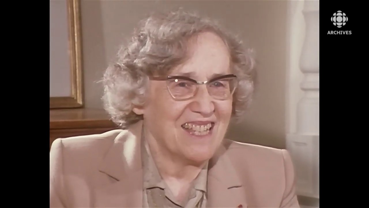 En 1982, rencontre avec la médiéviste Régine Pernoud