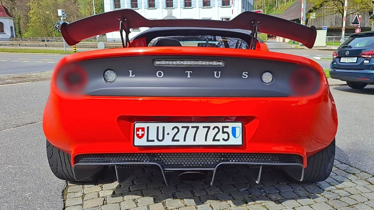 Ferrari 488 Style Taillights on a Lotus Elise?!