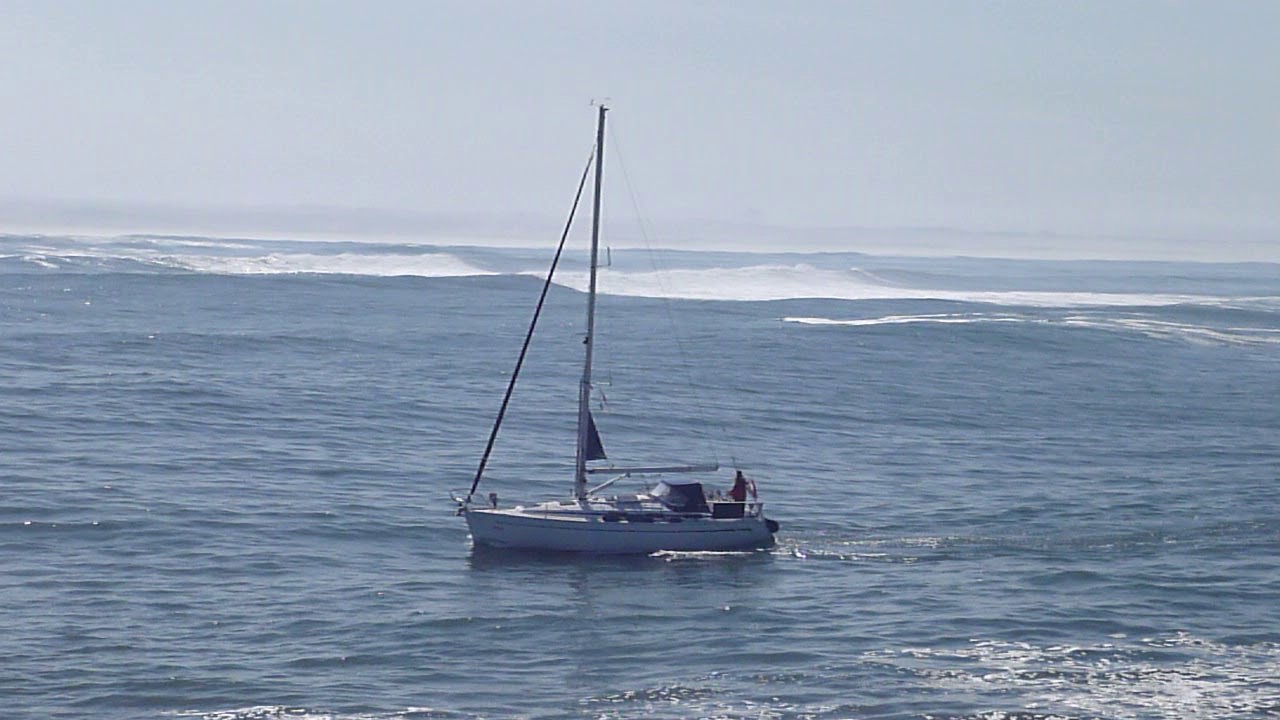 Surfing into Figueiro da Foz on a Bavaria 34
