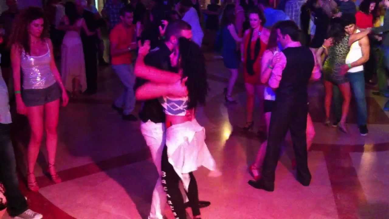 Andrea Bosonotto & Shir Shuker dance Bachata - 