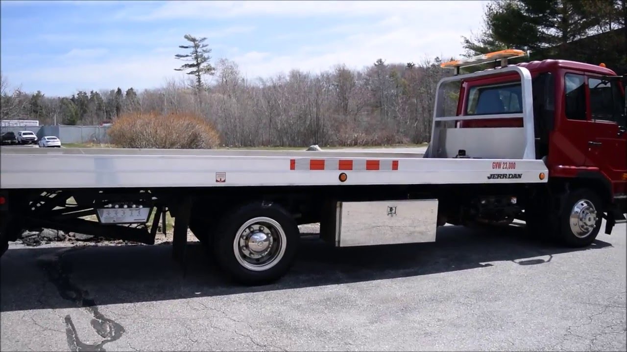 2008 Nissan UD Roll Back Ramp Truck