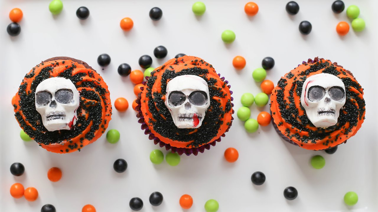 Bloody Skull Cupcake Toppers | Meagan Makes Cupcakes