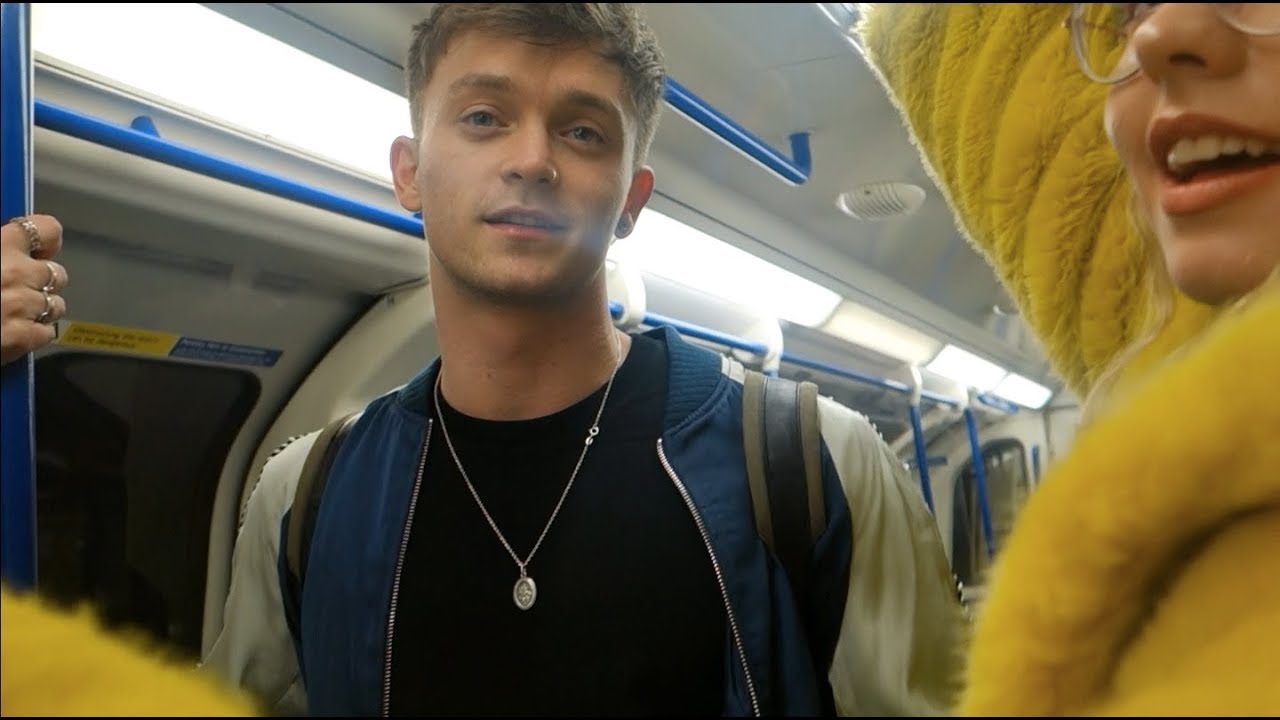 The Vamps live in Camden (GETTING THE TUBE WITH CONNOR BALL?!)
