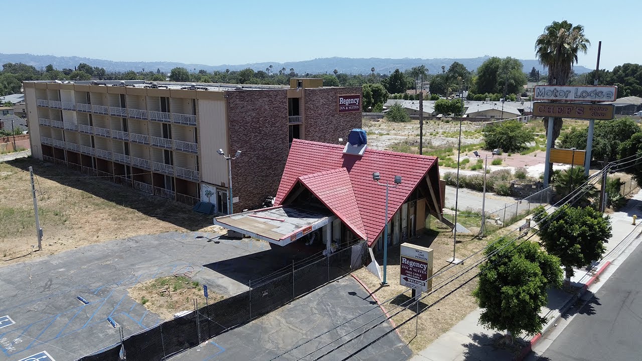 1967 Howard Johnson Motor Lodge Hotel Permanently Closed After Fire (Exterior Shots)