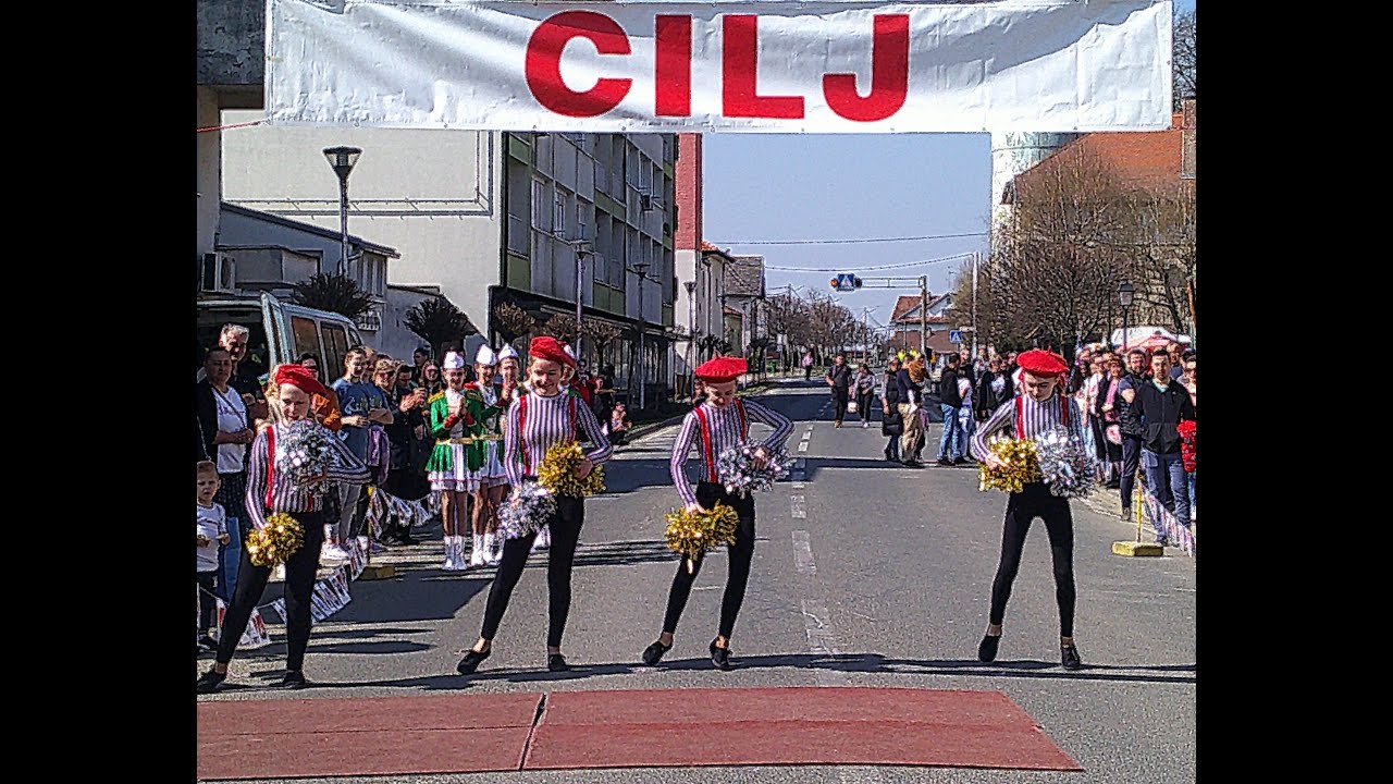 Čazmanske Mažoretkinje Nastup1