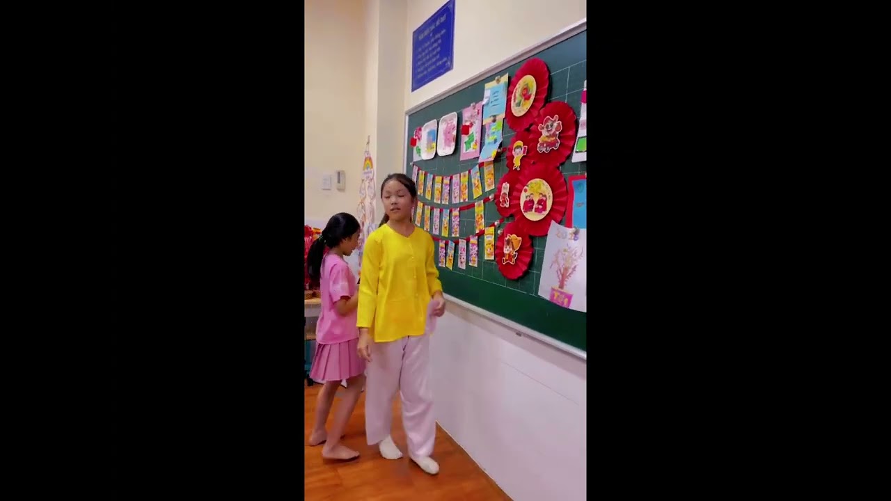 Gói bánh chưng ở trường / tết 2026
