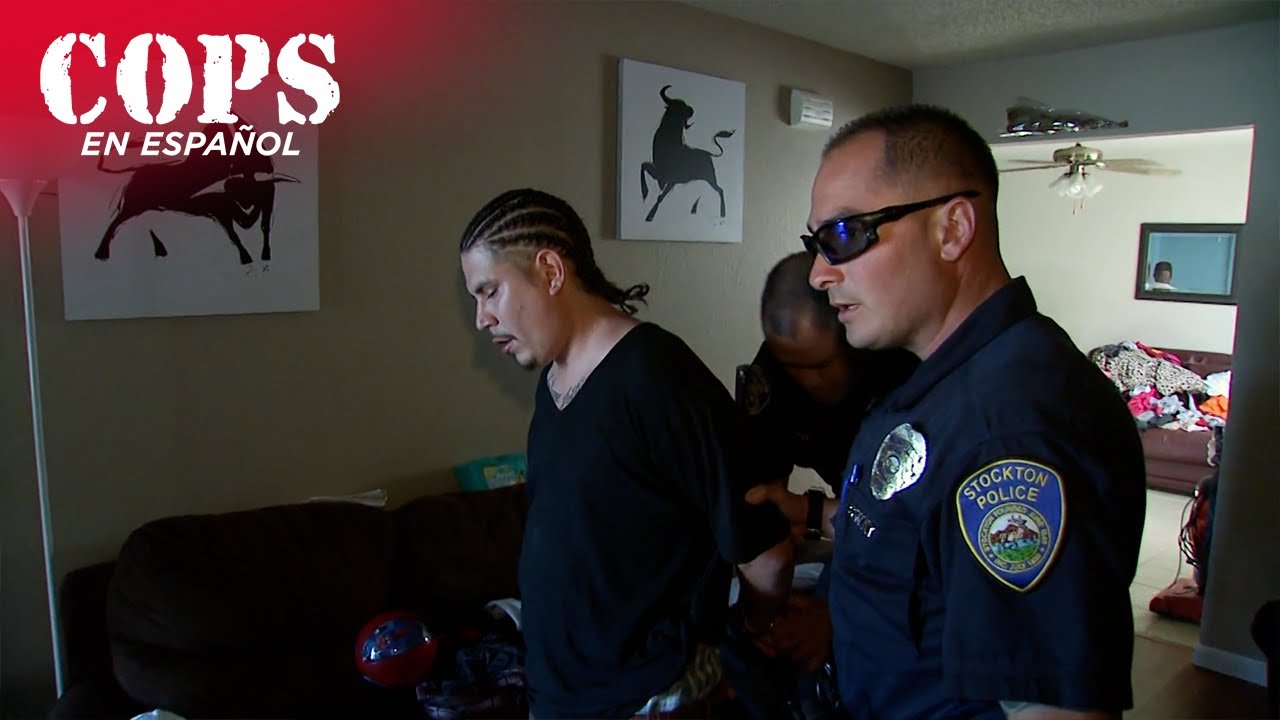 Sospechoso choca con un hidrante de incendio | Episodio completo | COPS en ESPAÑOL