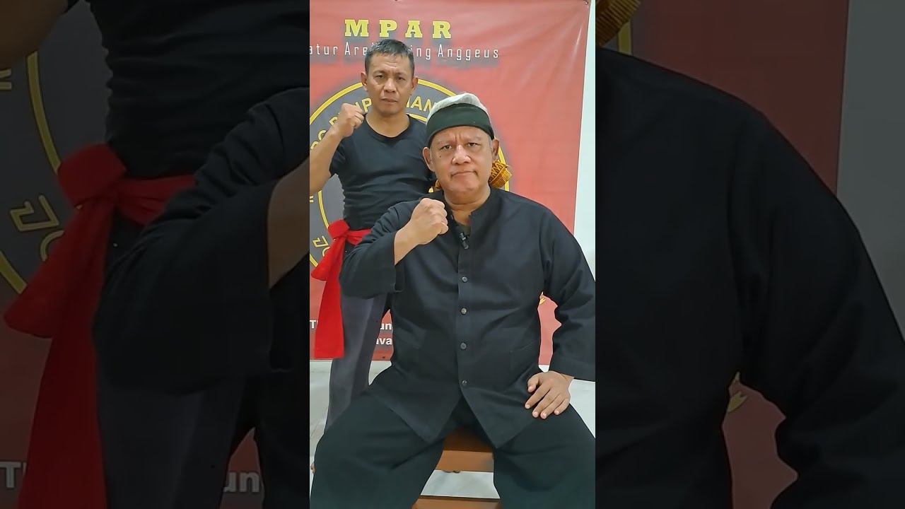 Melatih kekuatan tangan ulin Peupeuhan Adung Rais