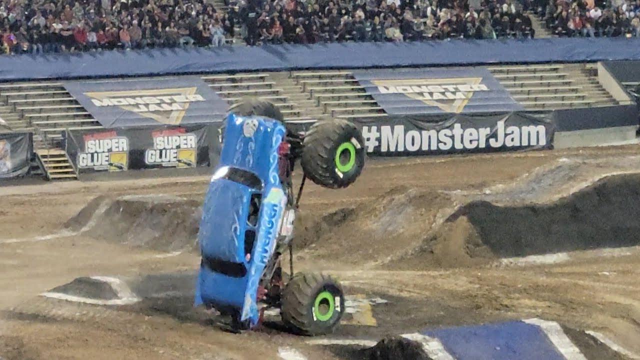 MONSTER JAM EL PASO 2023 SHOW 1 AVENGER (2 wheel skills)
