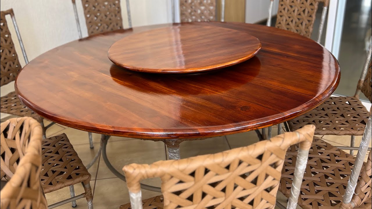 REFORMA DE MESA COM CADEIRAS EM FIBRA DE JUNCO