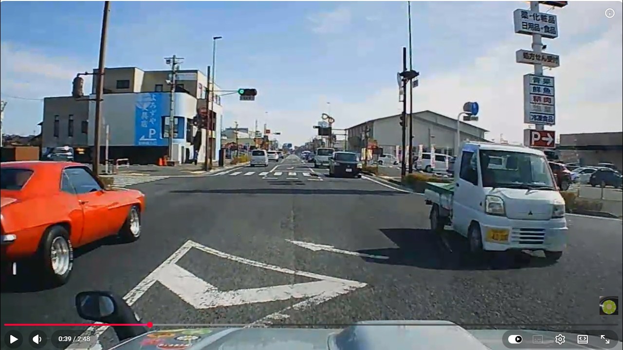 318.狭い道～旧国道～製糸場東～県道～歩道で服を着たワンコが一人で勝手にお散歩中～笑～と独り言を言っテルが、20秒くらい音が遅れテル笑～いつも音ズレの秒数は色々～笑～役所の帰り笑～。群馬帝国の日常劇