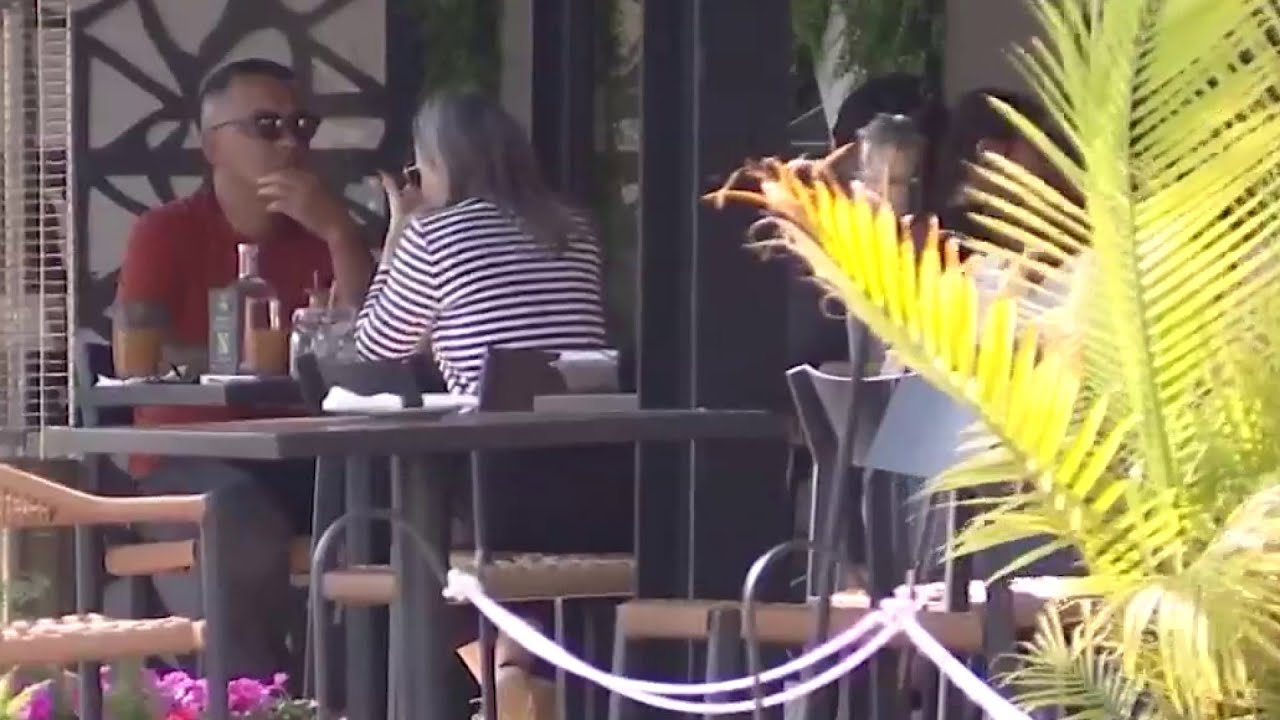 Florida bill cracks down on automatic gratuity at restaurants