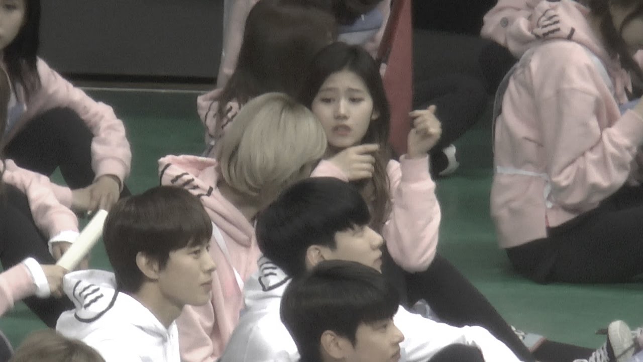 170116 트와이스 사나 아육대 대기 #1