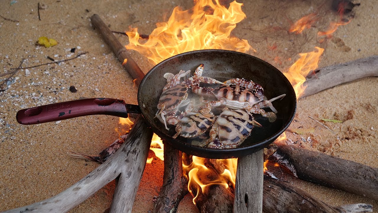 Primitive Technology - Cooking Crab Recipe - Crab Eating Delicious on Sand
