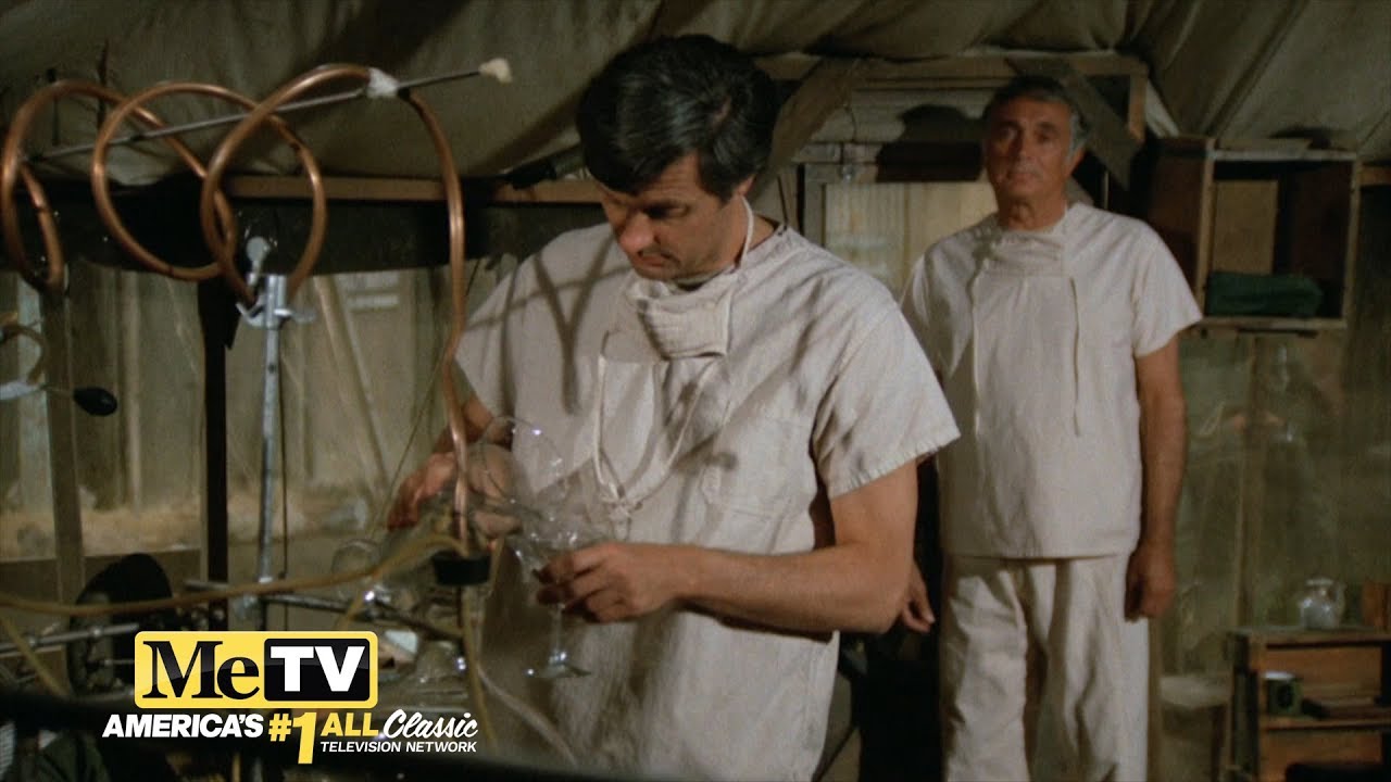 Alan Alda Shares a Scene with dad Robert Alda on M*A*S*H