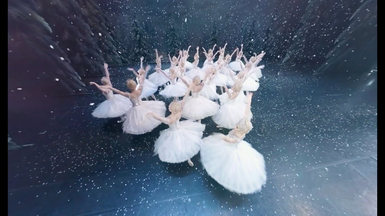 The Nutcracker in 360 degrees (The Royal Ballet)