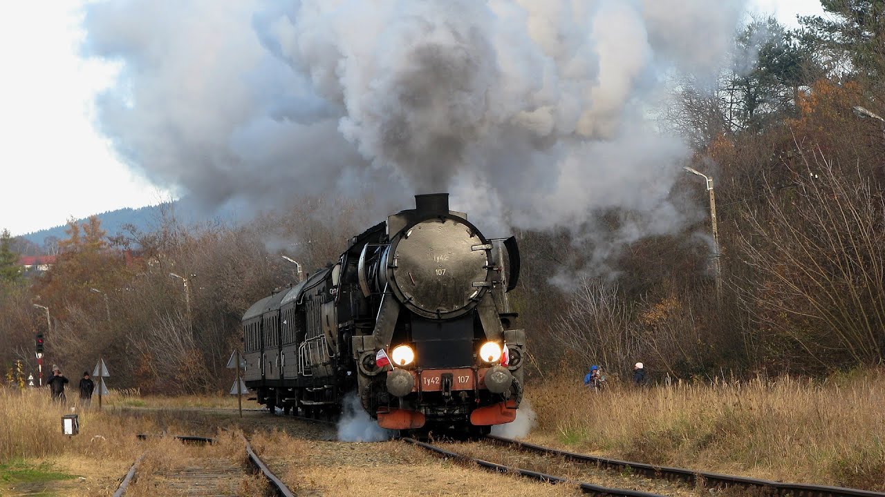 Pociąg Wolności 2021 - Ty42-107 z pociągiem retro na linii kolejowej nr 104 przez Beskid Wyspowy.