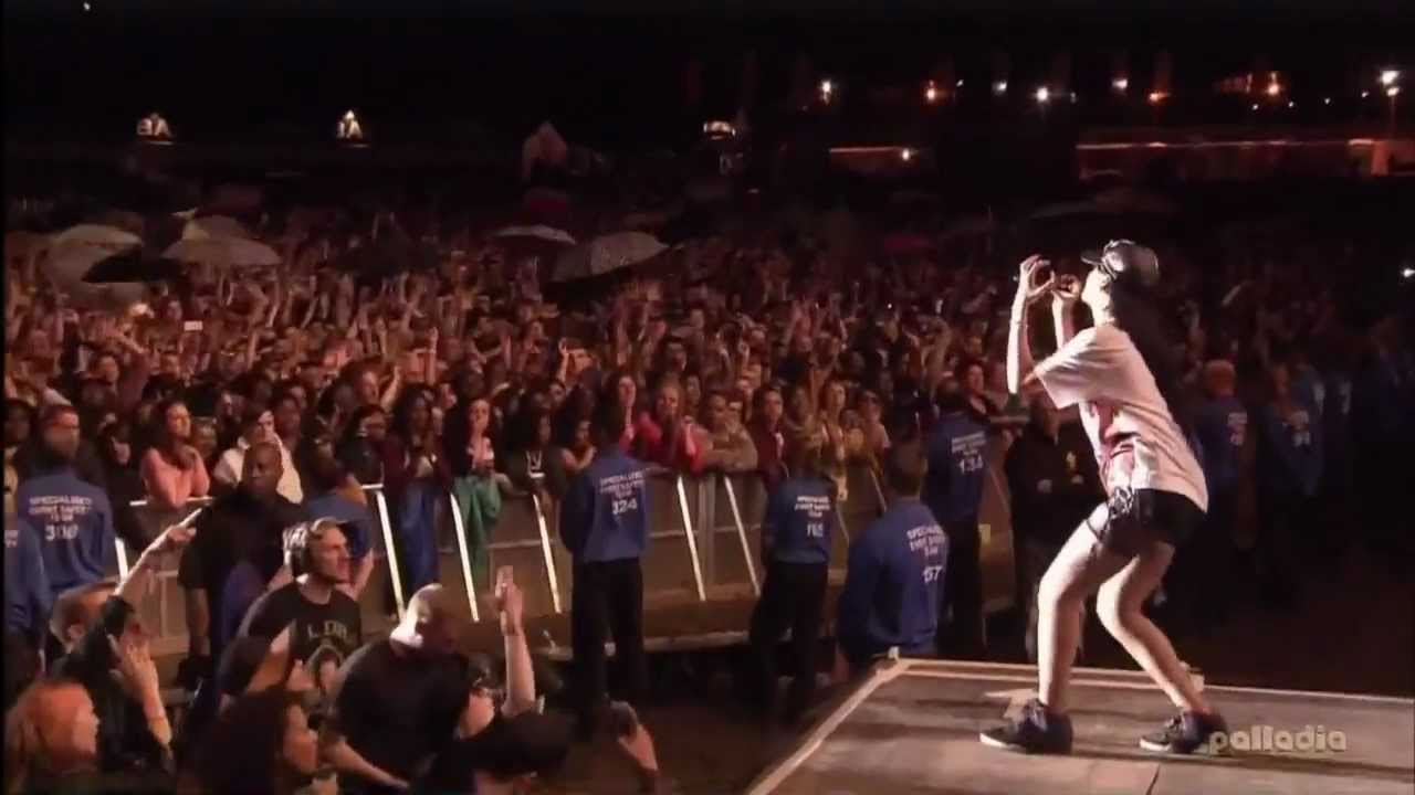 Rihanna - Umbrella - BBC Radio 1 Weekend 2012 - Live HD