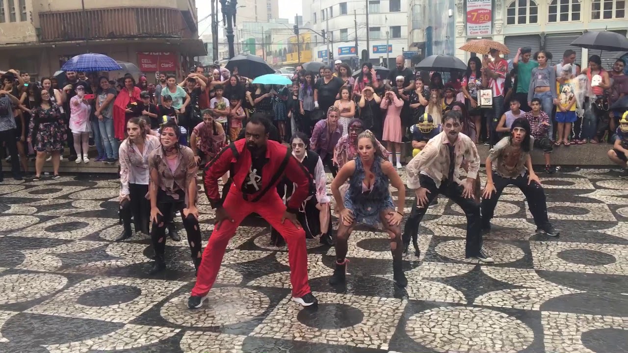 Apresenta&ccedil;&atilde;o Thriller na Zombie Walk - Curitiba - 2018
