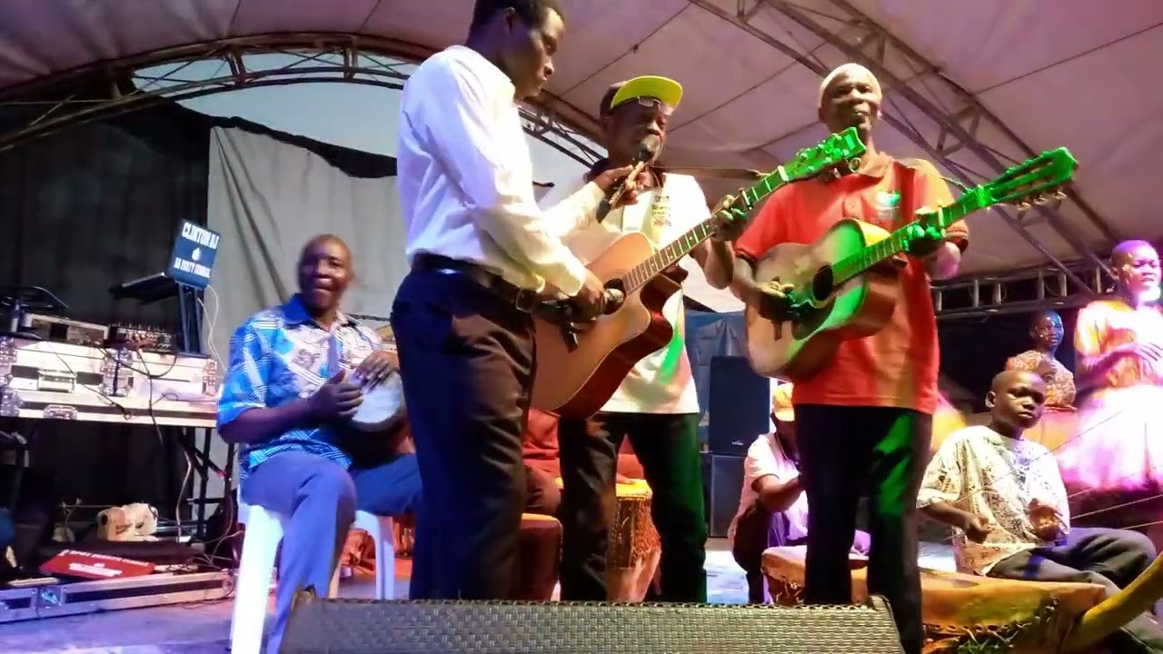 ADUNGU LIVE on STAGE-