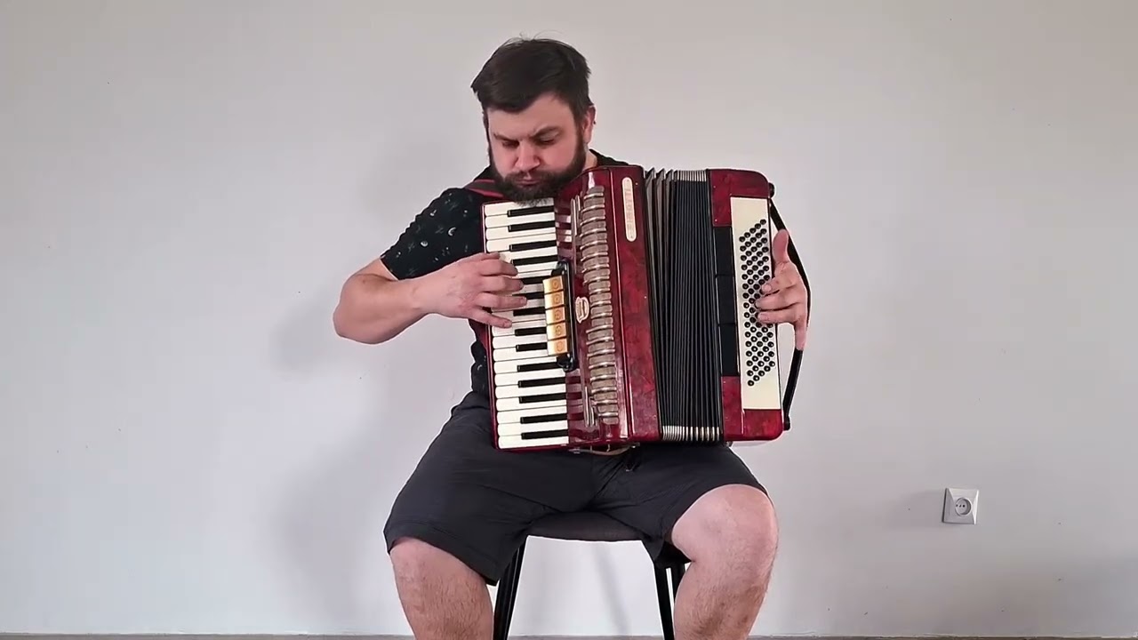 Szumi dookoła las (Oka) na Akordeonie 