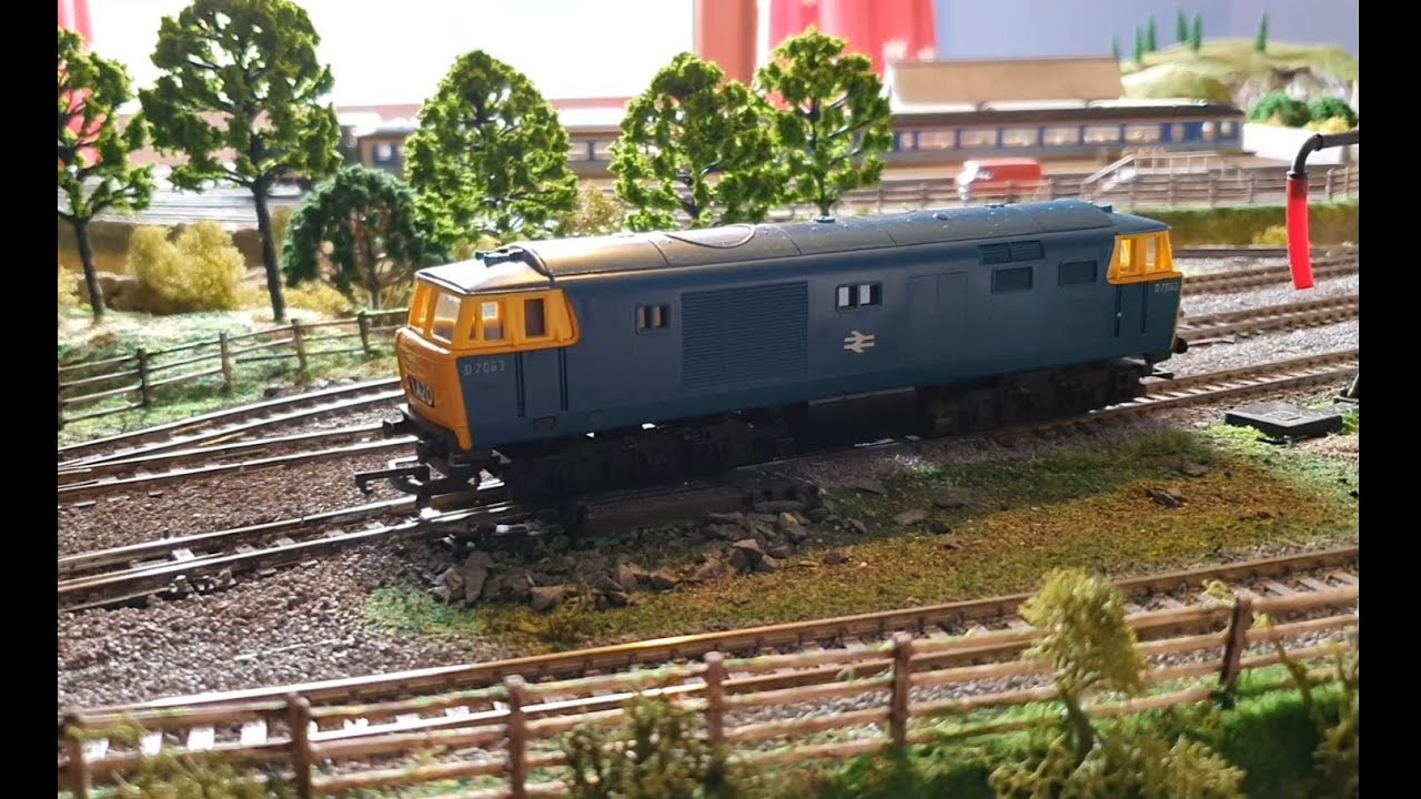 Old Hornby R758 Class 35 Diesel Service